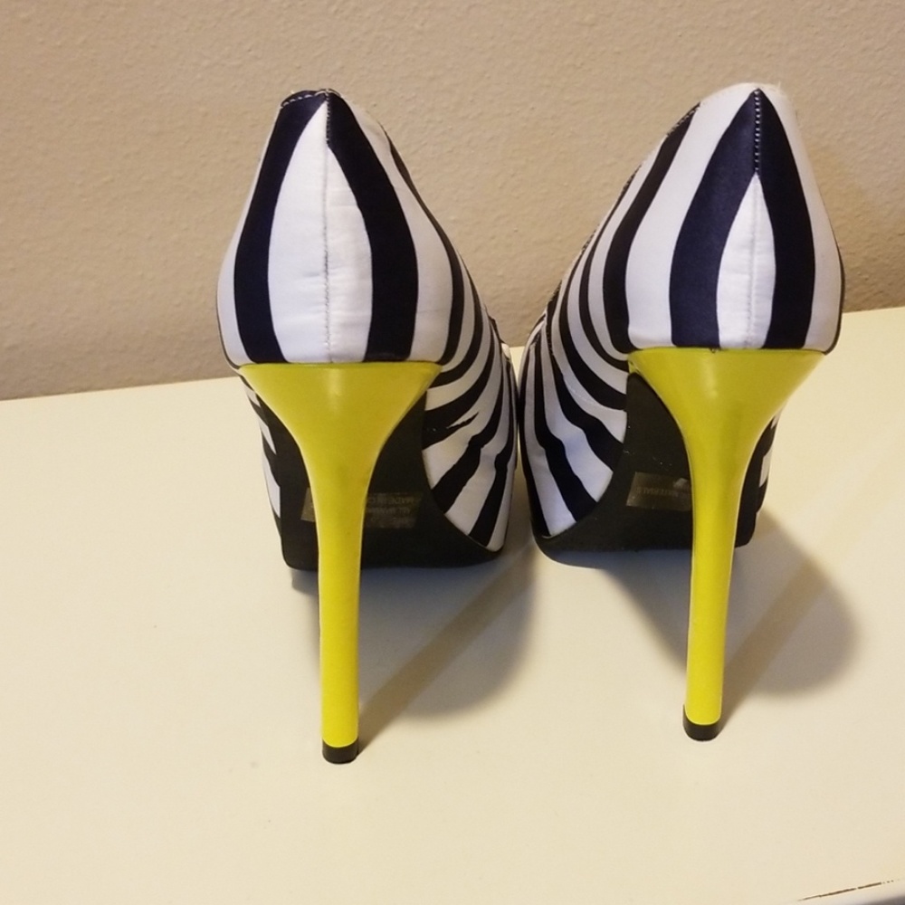 Heels - Picture 4 of 5